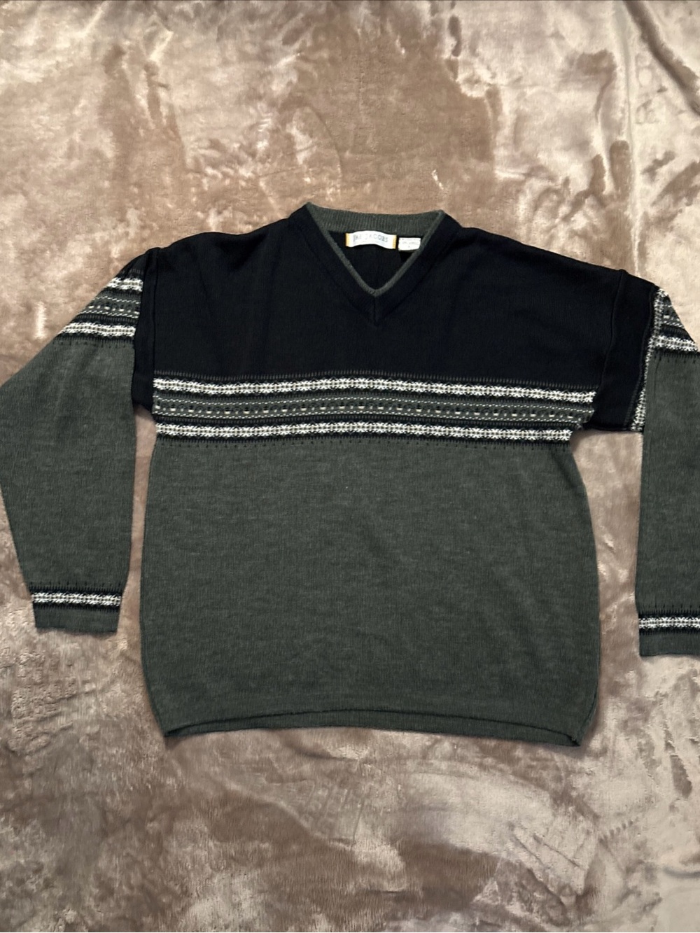 Jay Jacob’s Vintage Sweater Men's Size XL V-Neck Sweater in Black & Green